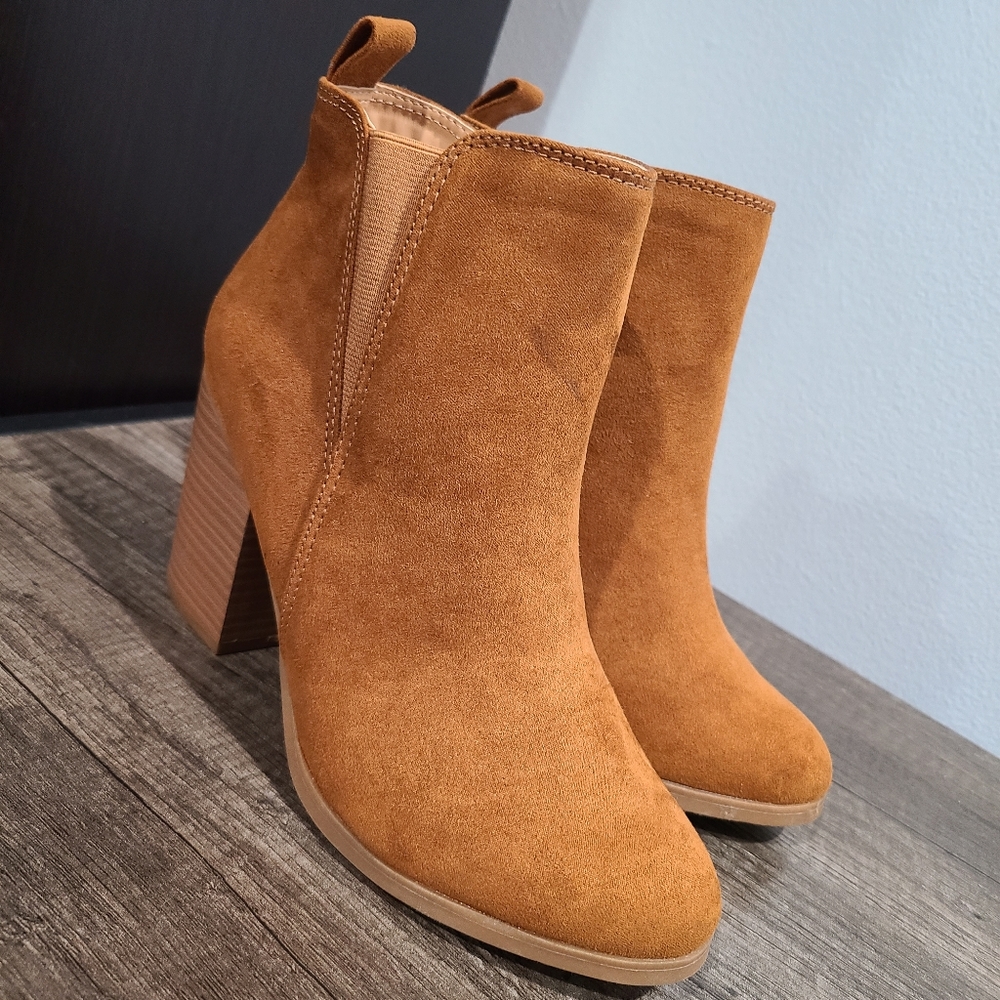 Booties brown suede
